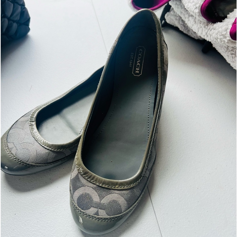 Coach flats